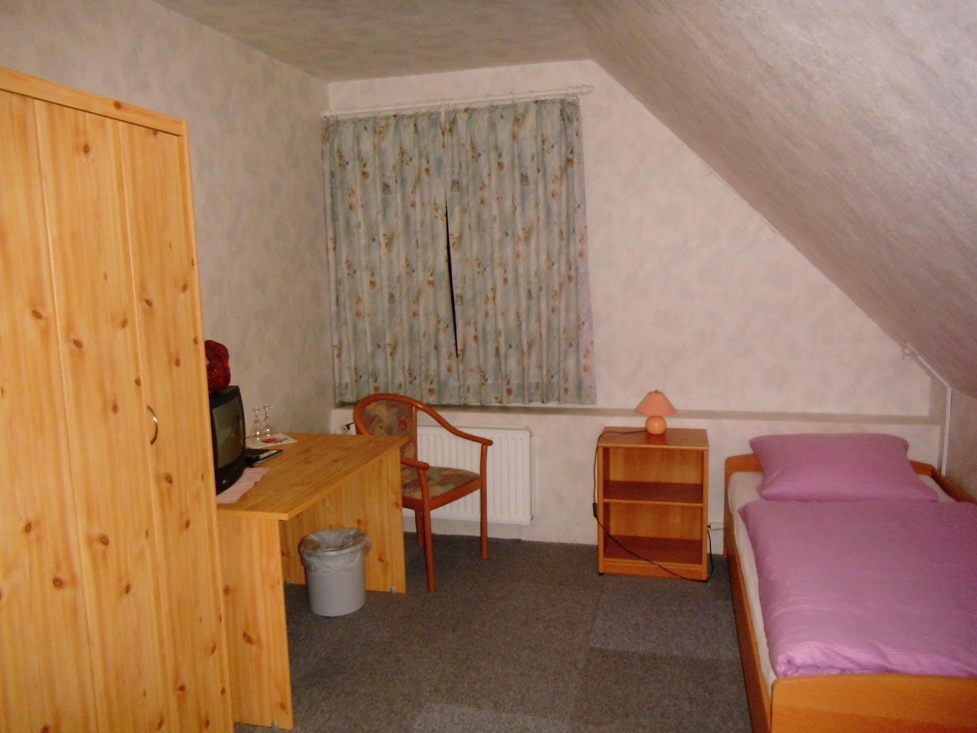 Hotel-Garni "Hof Von Hannover" Wittmund Bagian luar foto