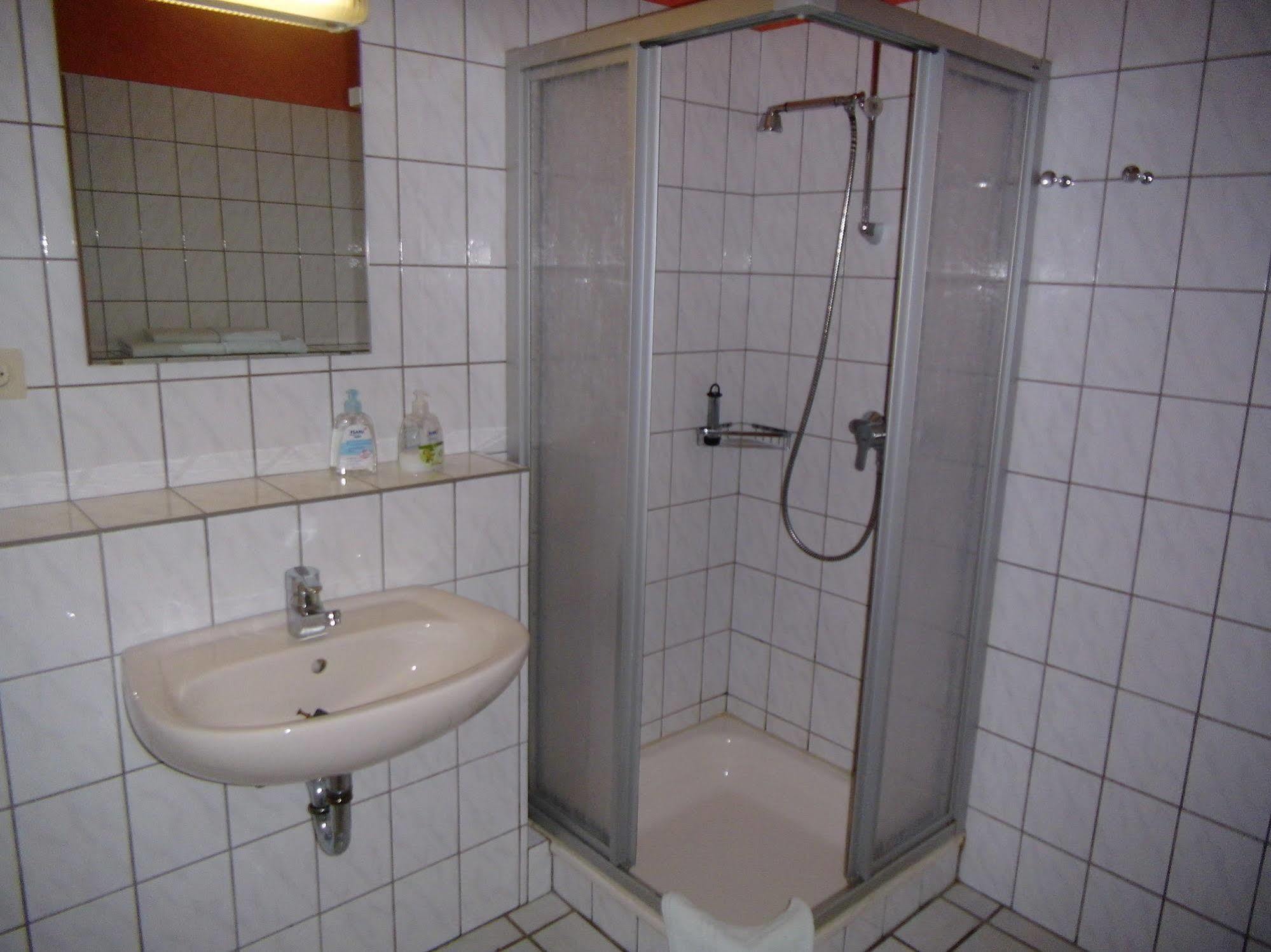 Hotel-Garni "Hof Von Hannover" Wittmund Bagian luar foto