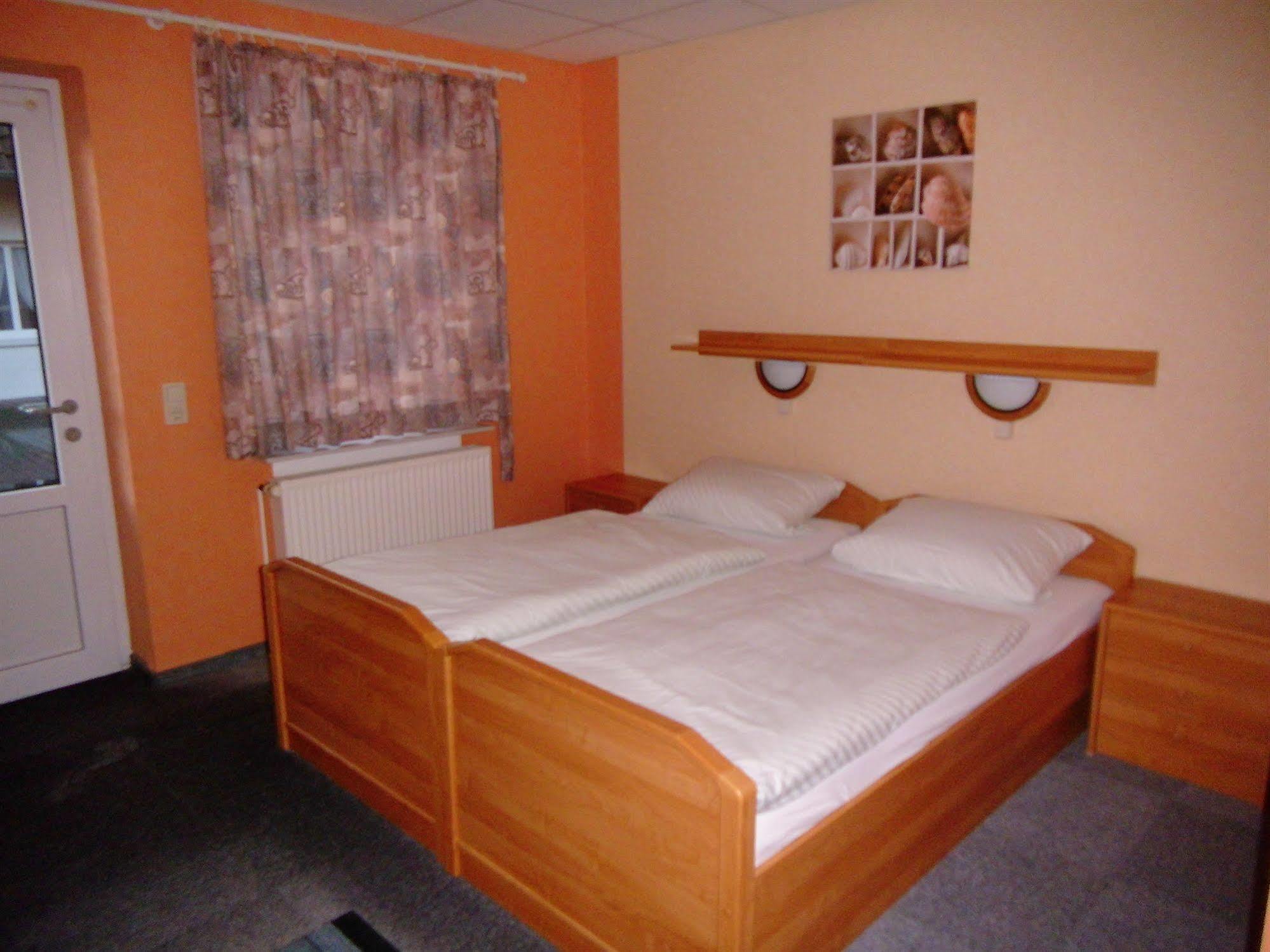 Hotel-Garni "Hof Von Hannover" Wittmund Bagian luar foto