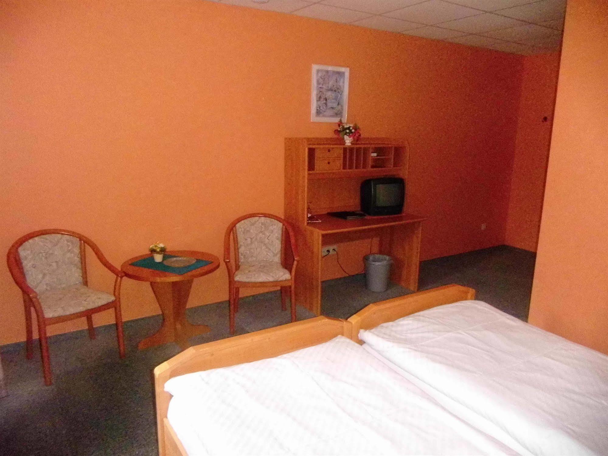 Hotel-Garni "Hof Von Hannover" Wittmund Bagian luar foto